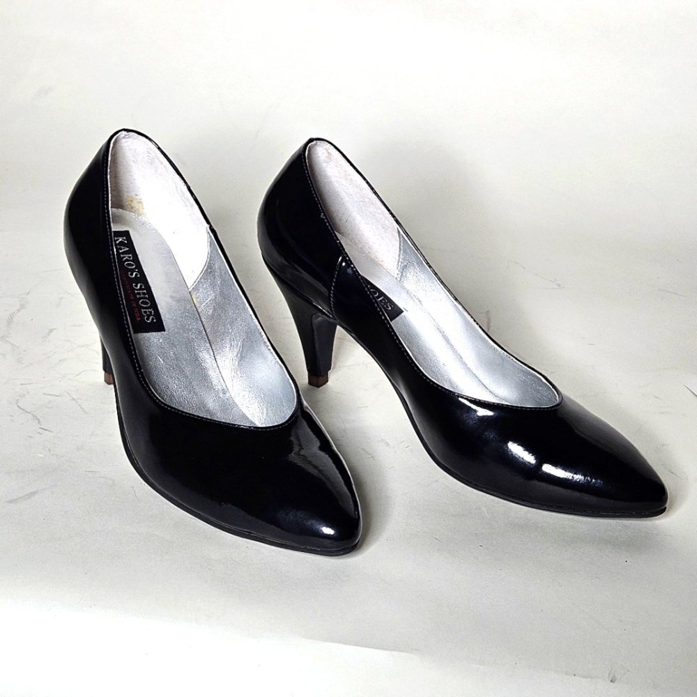 Karo's 0039- 3" Black Patent pumps. Size 7